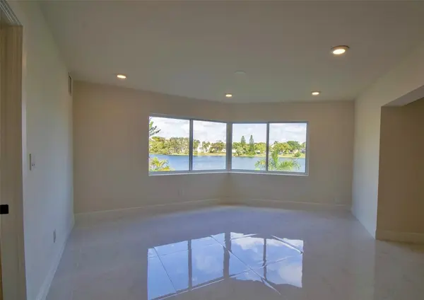 Miami, FL 33179,877 NE 195th St #222