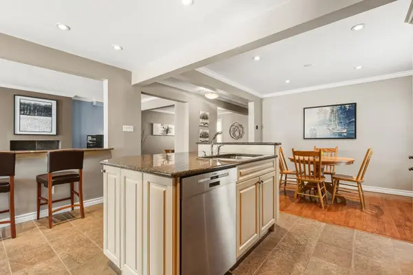 Mississauga, ON L5L 3M7,4384 Treetop CT