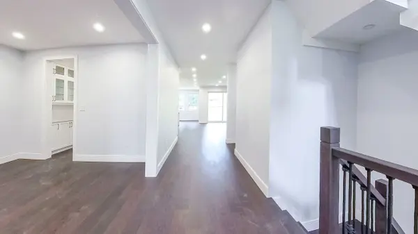 Mississauga, ON L5H 2Z9,1029 Lorne Park RD