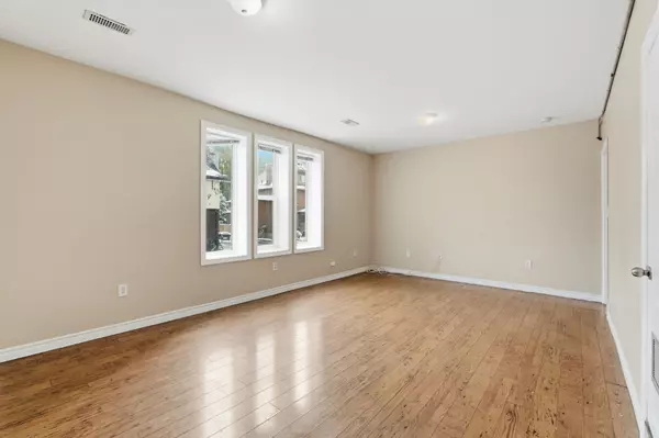 Hamilton, ON L8M 2P9,120 Sherman AVE S #4