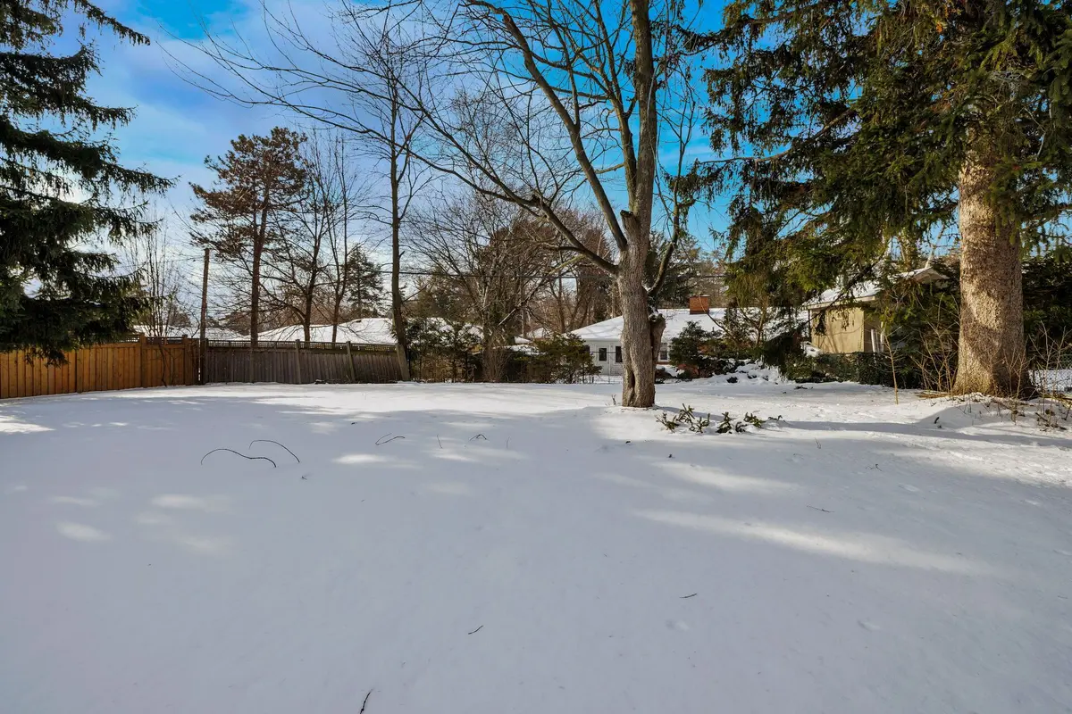272 Pinehurst DR, Oakville, ON L6J 4X3