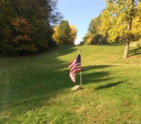 Fenton, MI 48430,6065 Victoria DR