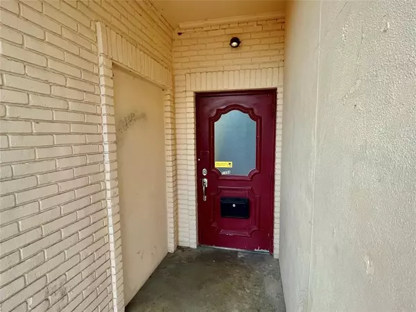 Denton, TX 76201,105 W Hickory Street #A