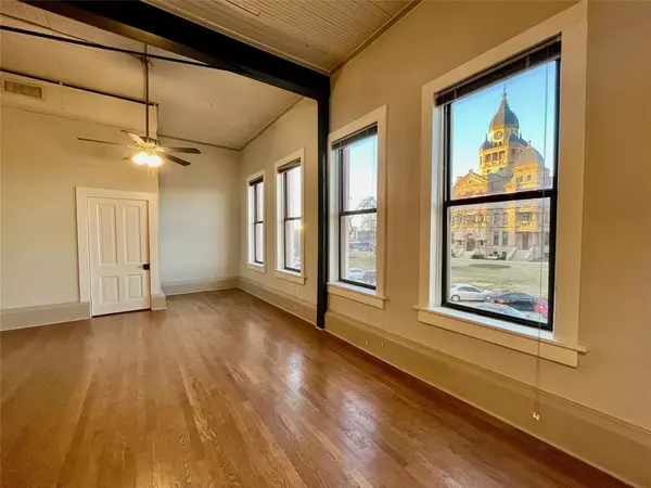 Denton, TX 76201,105 W Hickory Street #A