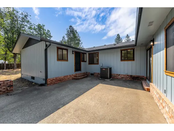 222 SHADYWOOD DR, Cave Junction, OR 97523