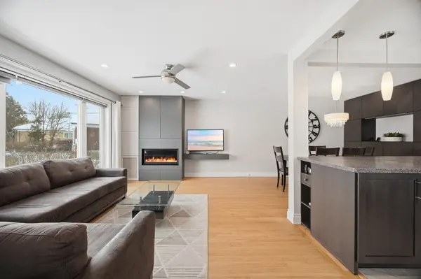 Mississauga, ON L5C 1S5,1301 Freeport DR