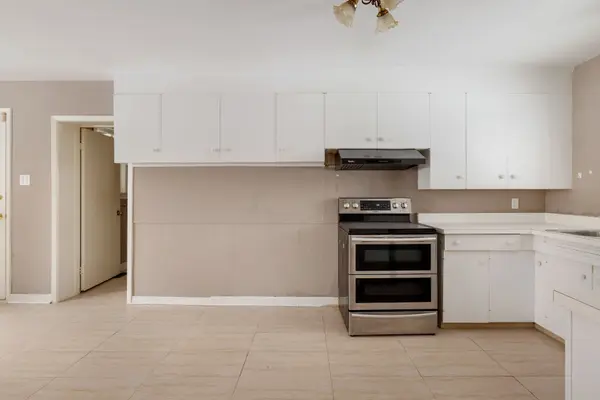 272 Pinehurst DR, Oakville, ON L6J 4X3