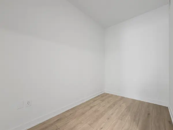 Mississauga, ON L5A 4C6,1 Fairview RD E #310