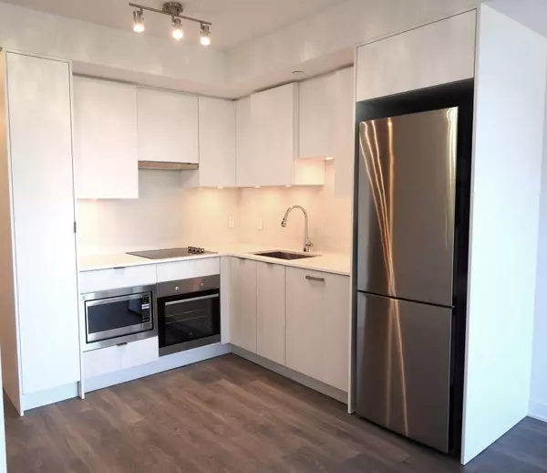 Toronto, ON M4P 0E4,99 Broadway AVE #1211