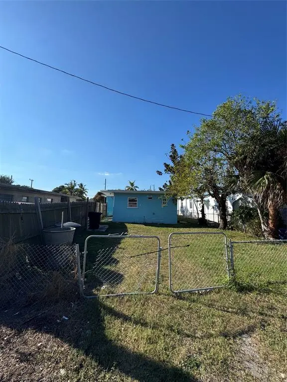 Fort Pierce, FL 34950,812 N 17th St