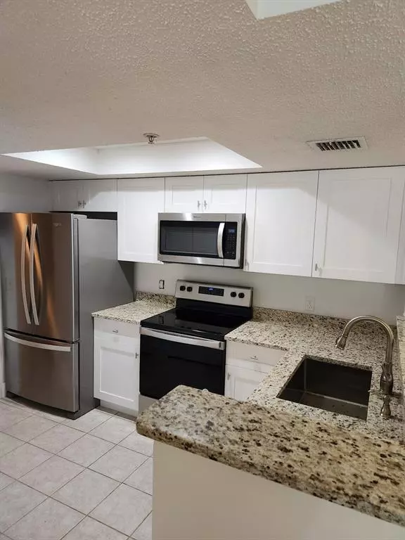 5041 WILES RD #105, Coconut Creek, FL 33073