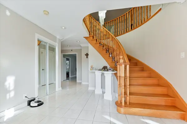 581 Wycliffe AVE, Vaughan, ON L4L 8S8