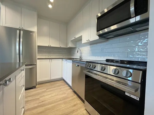 Toronto W06, ON M8W 3P4,55 Forty Second ST #402