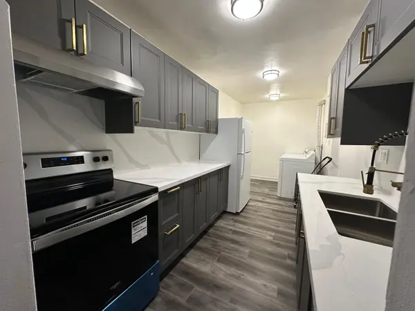 320 Dixon RD #1616, Toronto W09, ON M9R 1S8