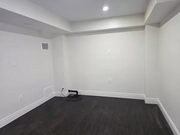 Brampton, ON L6R 0V4,26 Openbay GDNS #basement