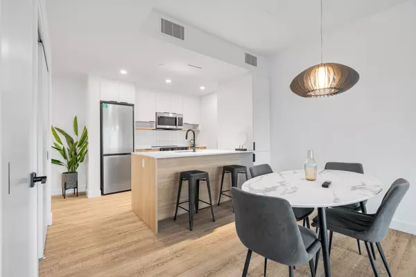 Cyrville - Carson Grove - Pineview, ON K1J 0E3,1240 Cummings AVE #2404