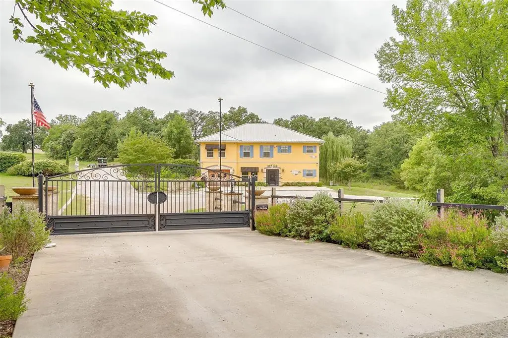 Springtown, TX 76082,383 County Rd 3672