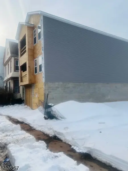 917 Bergen St, Newark City, NJ 07112