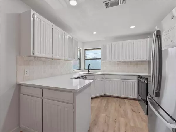 Arlington, TX 76002,610 Betsy Ross Drive