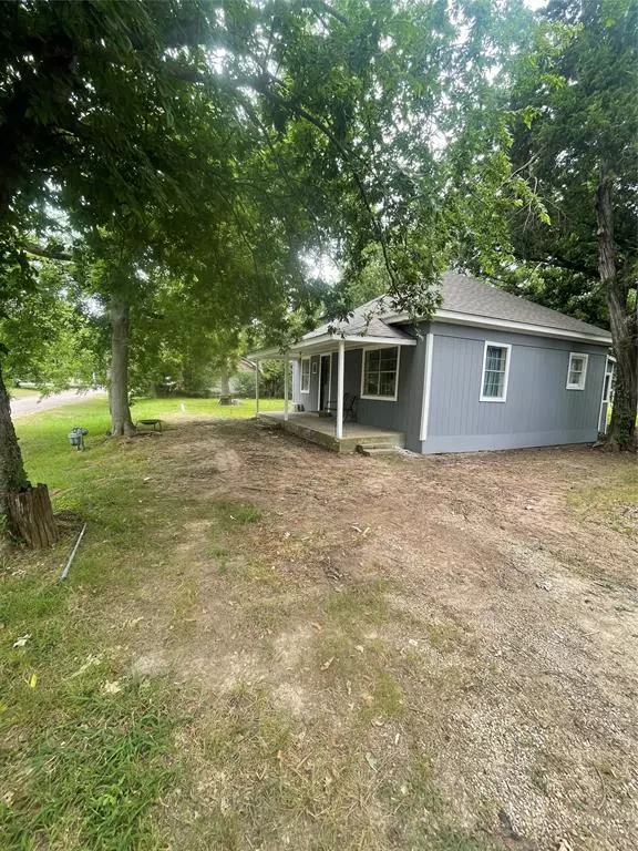 Pecan Gap, TX 75469,205 1st