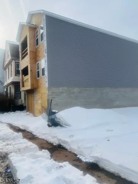 Newark City, NJ 07112,917 Bergen St