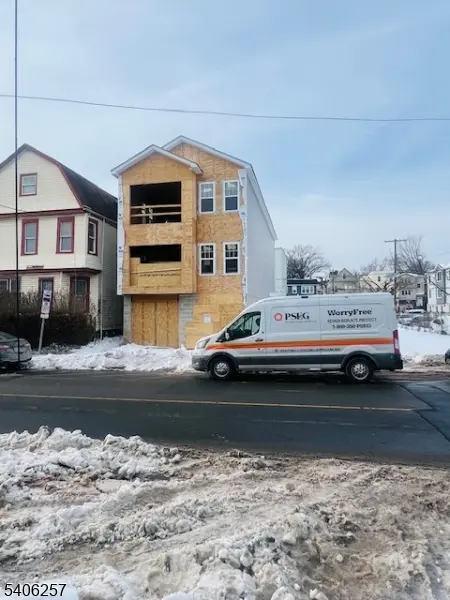 917 Bergen St, Newark City, NJ 07112