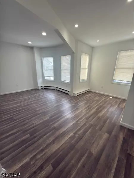 East Orange City, NJ 07017,20 N 18Th St