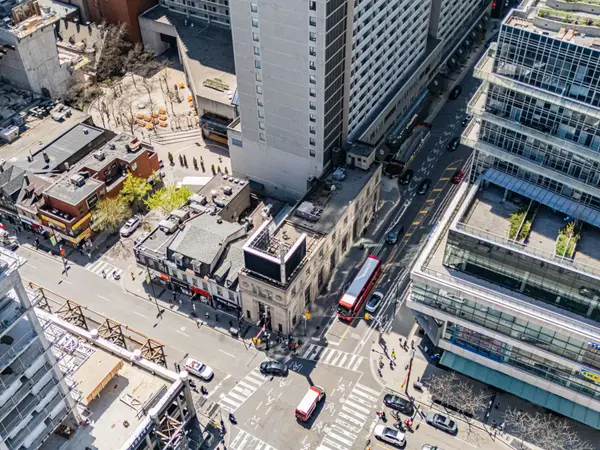 Toronto C01, ON M5B 1S6,378 Yonge ST