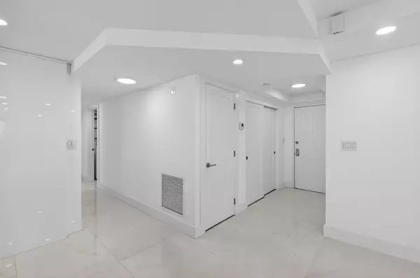 Highland Beach, FL 33487,3420 S Ocean Boulevard #PH-T