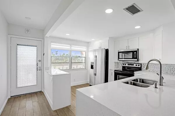 Coconut Creek, FL 33066,4301 Martinique Cir #E4