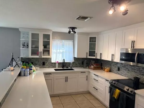 Fort Lauderdale, FL 33311,2518 NW 15