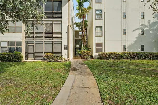 Miami, FL 33180,20401 NE 30th Ave #102