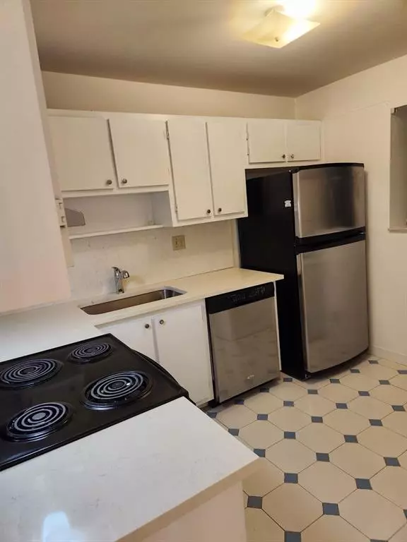 Pompano Beach, FL 33069,511 GARDENS DR #104