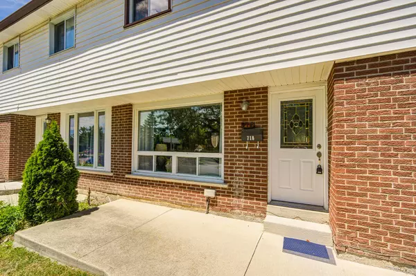 Mississauga, ON L5C 1N9,718 Eaglemount CRES