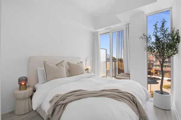 Mississauga, ON L5H 0A9,220 Missinnihe WAY #403