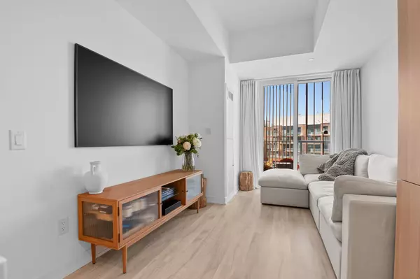 Mississauga, ON L5H 0A9,220 Missinnihe WAY #403