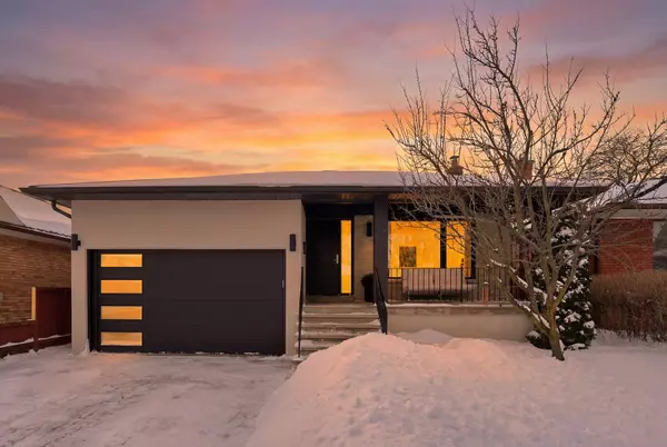 18 Treeview DR, Toronto W06, ON M8W 4B9