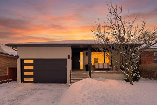 18 Treeview DR, Toronto W06, ON M8W 4B9