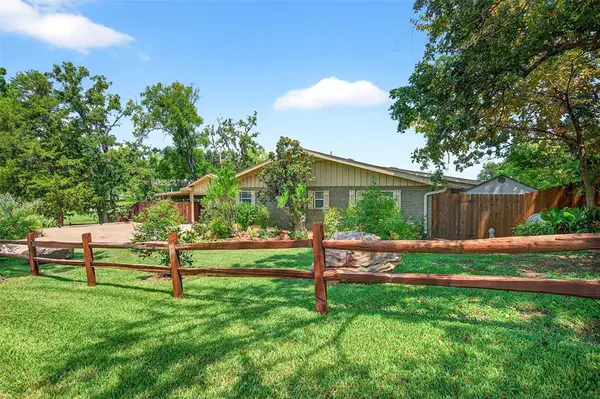 Lake Kiowa, TX 76240,100 Kiowa Drive S