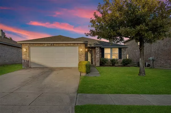 Arlington, TX 76002,8409 Redheart Street