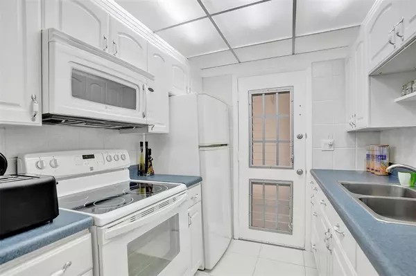 Miami, FL 33162,17001 NE 13th Ave #104