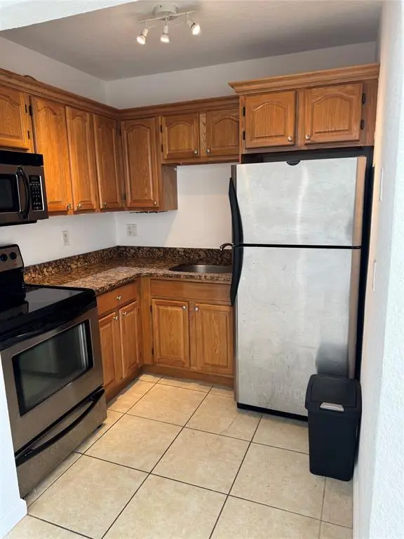 Fort Lauderdale, FL 33305,578 NE 20th St #16E