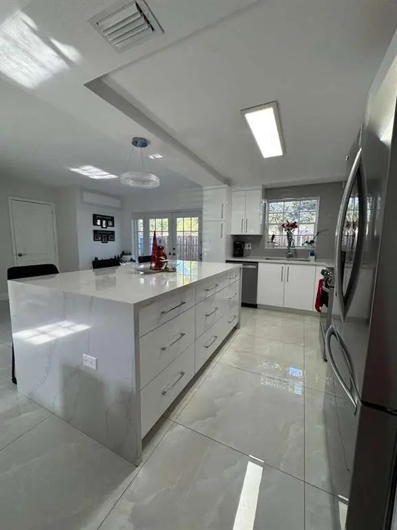 Cooper City, FL 33330,12181 SW 49th Ct