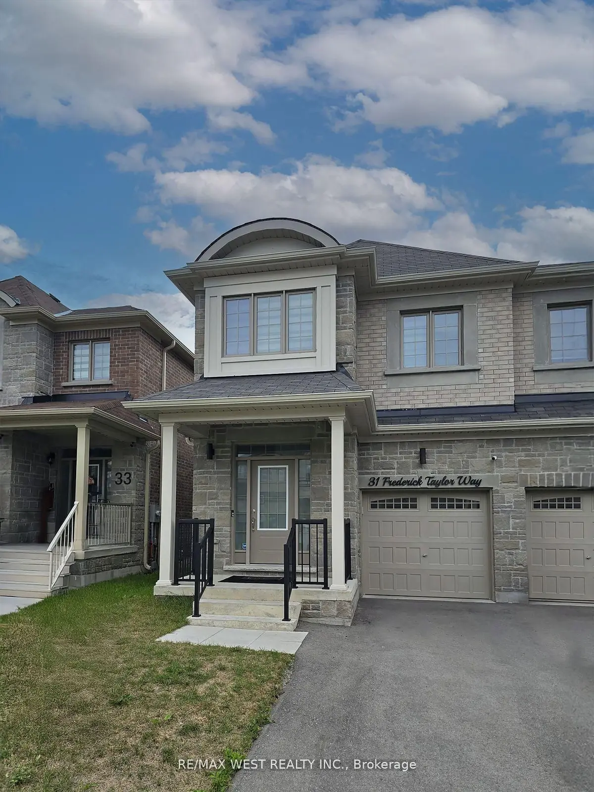 East Gwillimbury, ON L0G 1M0,31 Frederick Taylor WAY