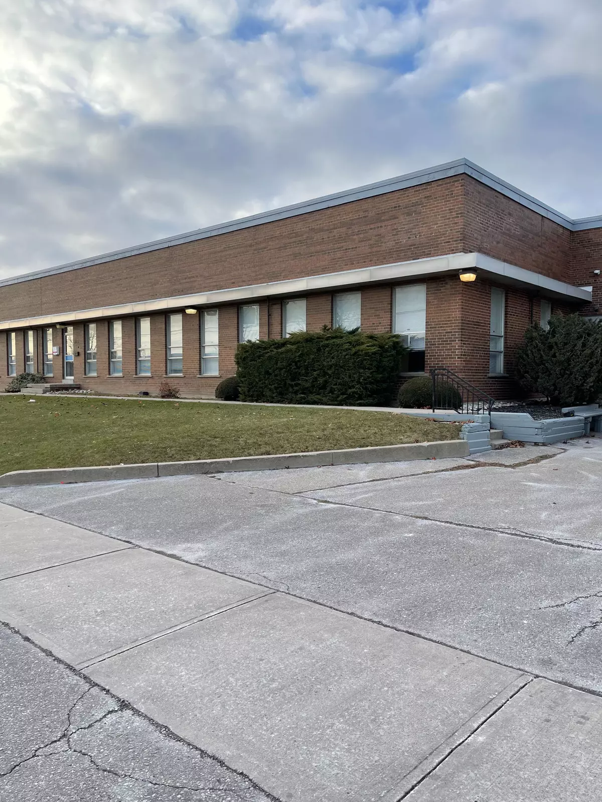 Mississauga, ON L5E 1H1,865 Rangeview RD