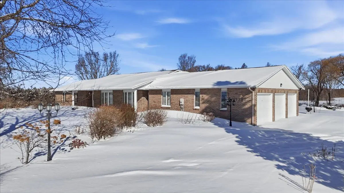 Carp - Huntley Ward, ON K0A 1L0,3382 Carp RD