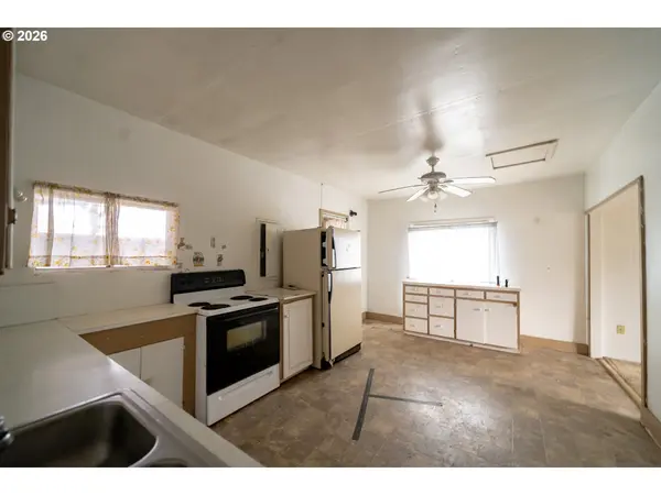 435 N PEACH AVE, Stayton, OR 97383