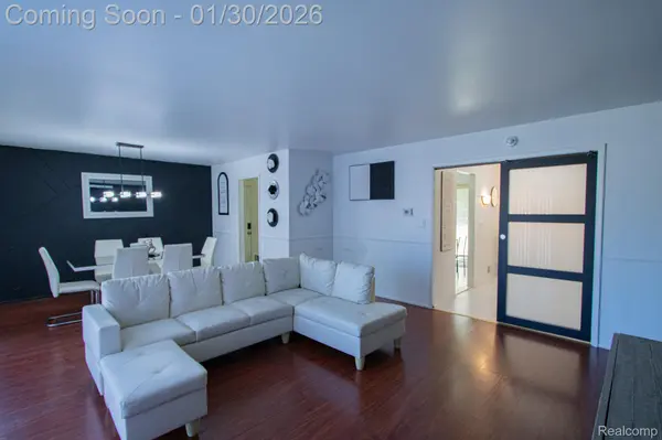 38684 Meadowlawn ST, Wayne, MI 48184