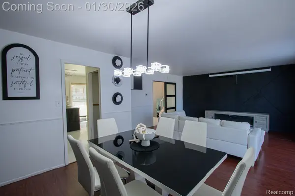 38684 Meadowlawn ST, Wayne, MI 48184