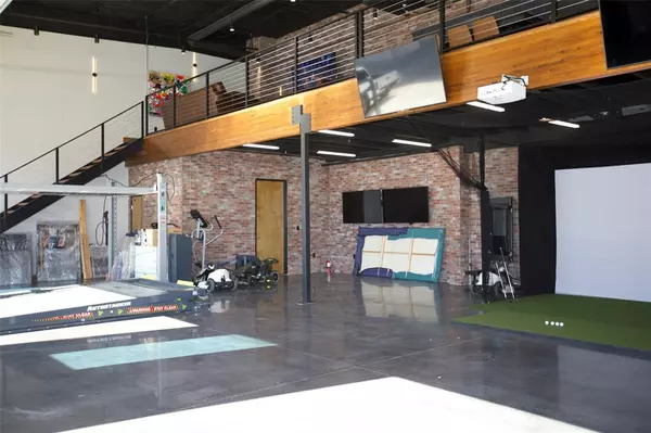 Roanoke, TX 76262,1725 N HWY 377 #201 &